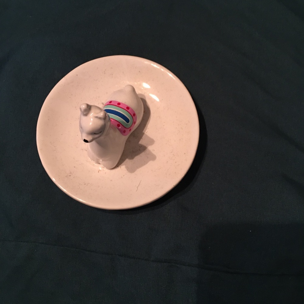 Lama jewelry holder